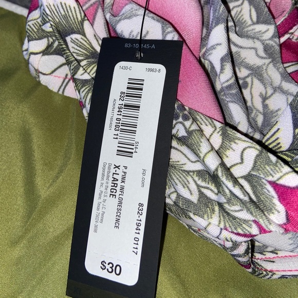 Beautiful BRAND NEW XL Pink keyhole blouse - Picture 5 of 5